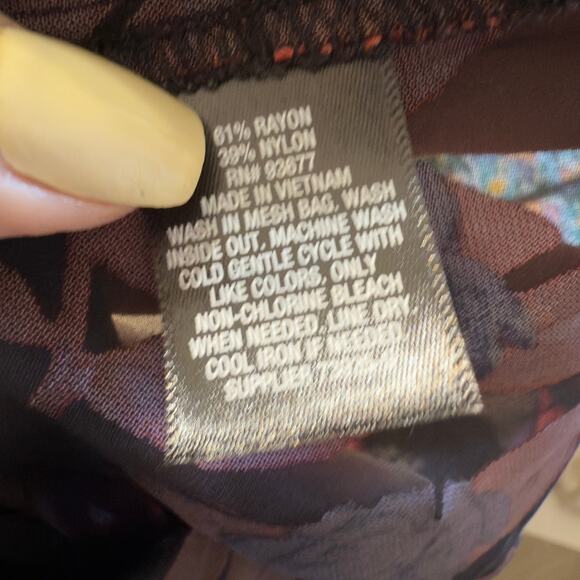 Worthington Women’s size medium sheer red and purple top, blouse , demure, #3645 - Picture 8 of 9